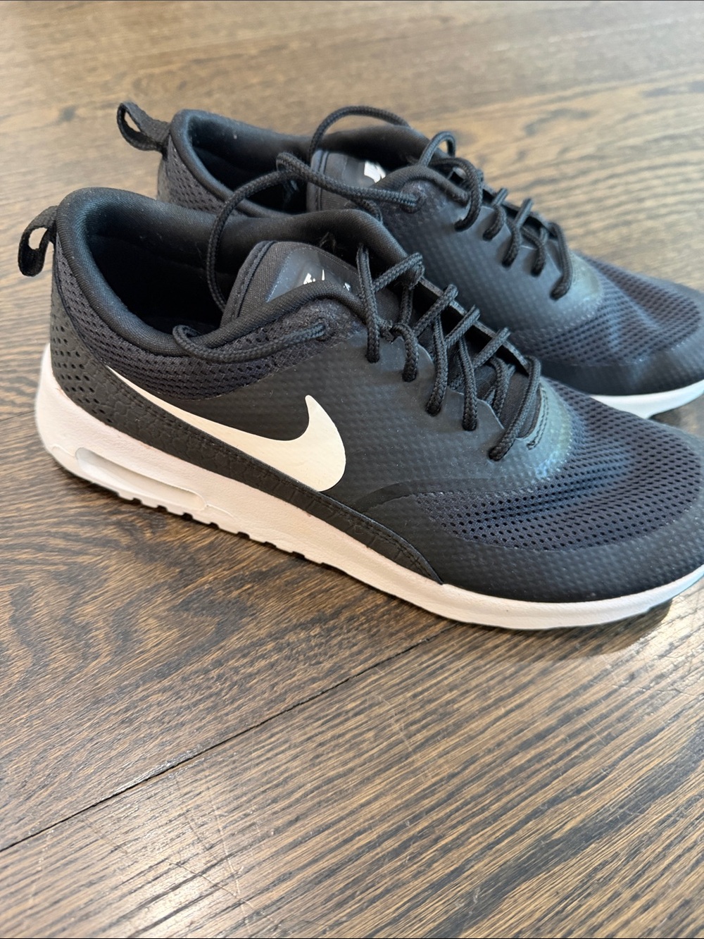 Nike Women’s Black and White Athletic Running Sneakers
